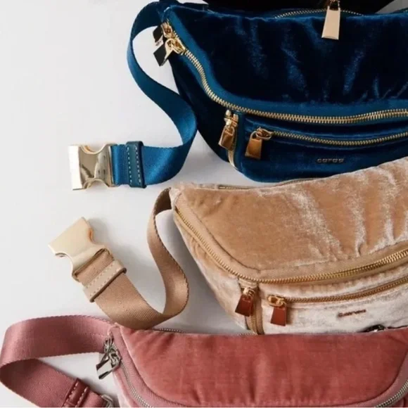 Free People Caraa velvet sling bag - Picture 4 of 9